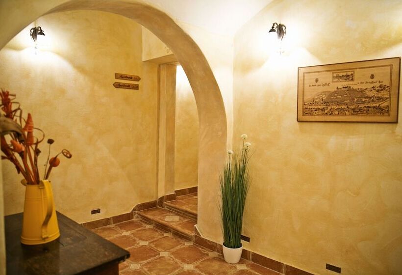 Apartments Hiša Pod Gradom