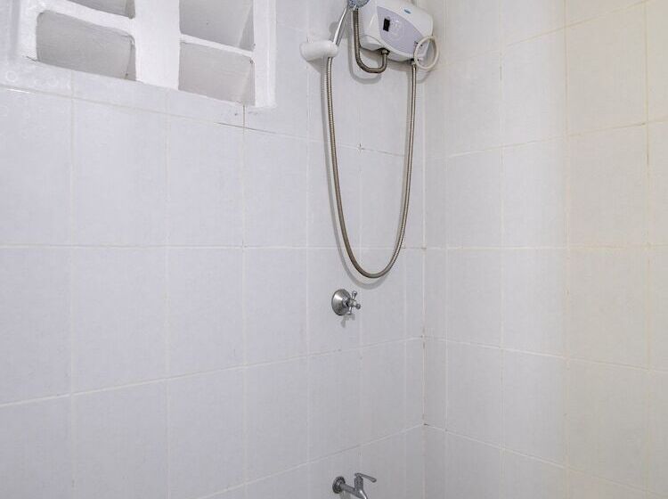 בית מלון כפרי Oyo 549 Sajj Bldg