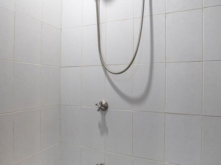 בית מלון כפרי Oyo 549 Sajj Bldg