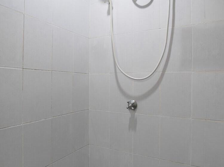 בית מלון כפרי Oyo 549 Sajj Bldg