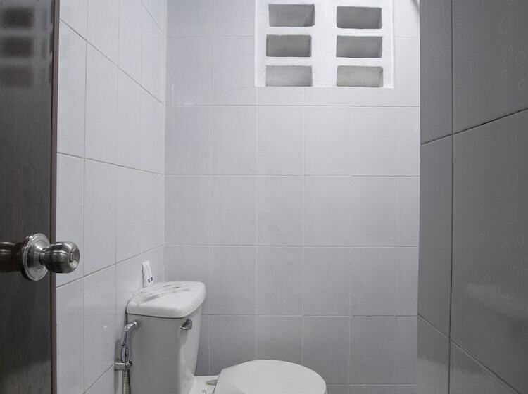 בית מלון כפרי Oyo 549 Sajj Bldg