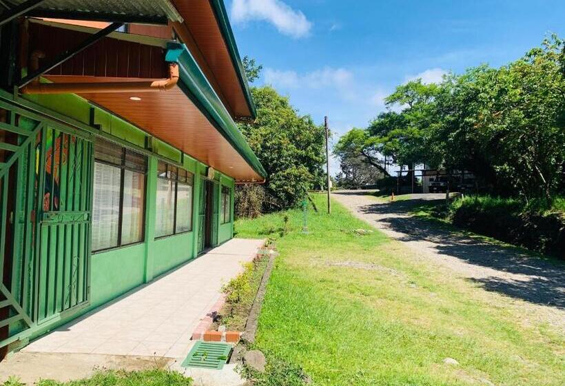 تختخواب و صبحانه Globi Lodge #2