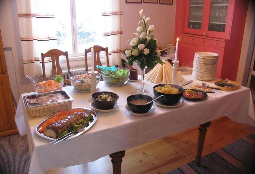 تختخواب و صبحانه Hyvölän Talo