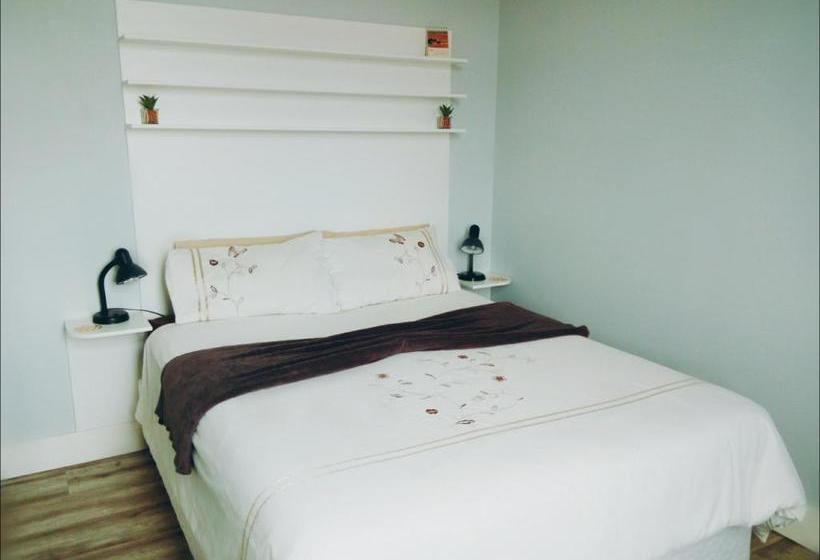 هتل کپسول 77 On Independence