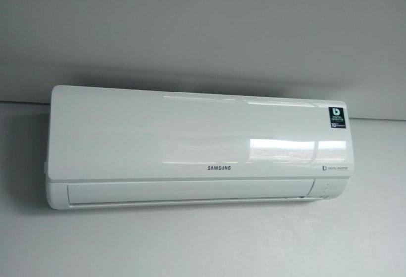 هتل کپسول 77 On Independence