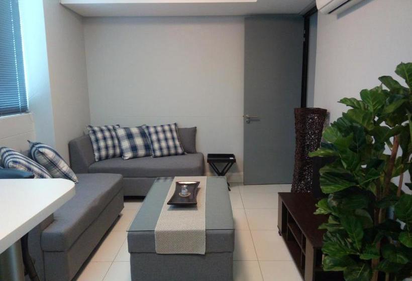 هتل کپسول 77 On Independence