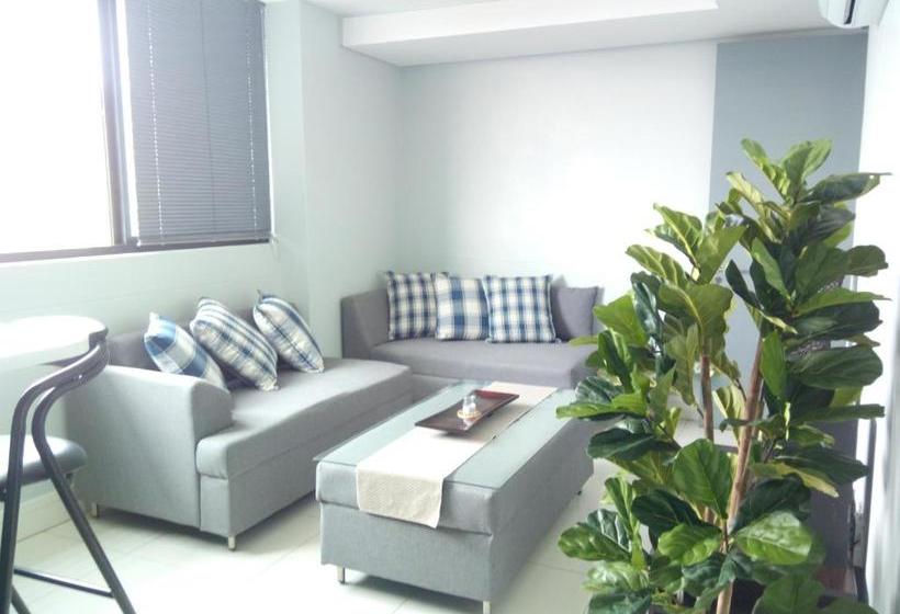 هتل کپسول 77 On Independence