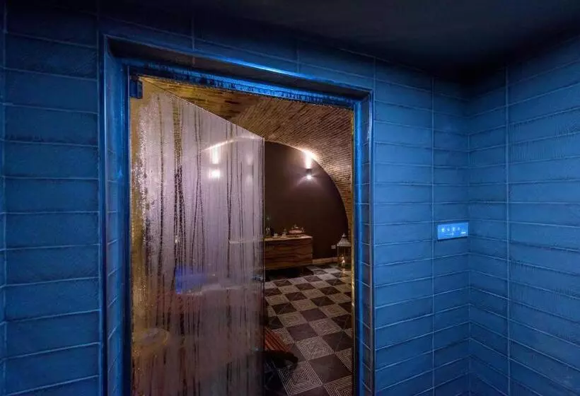 Marie Claire Apartments & Spa