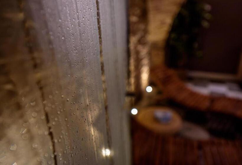 Marie Claire Apartments & Spa