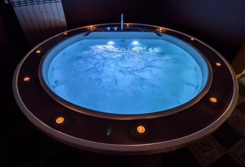 Marie Claire Apartments & Spa