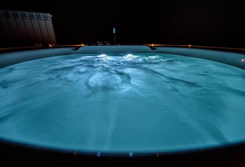 Marie Claire Apartments & Spa