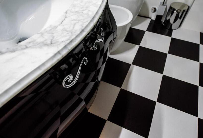 Marie Claire Apartments & Spa