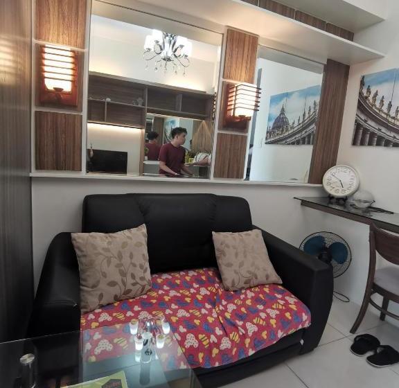 Oyo 433 Pbyy At Green Residences Condotel