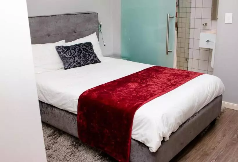 Urban Oasis Apartments At Paragon