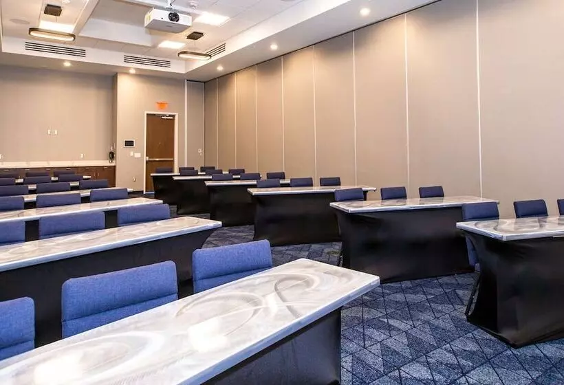 هتل Courtyard By Marriott Rapid City