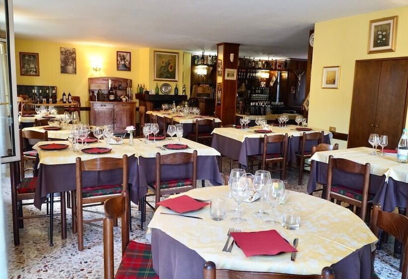 בית מלון כפרי Albergo Centrale