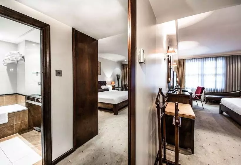 Courthouse Hotel London