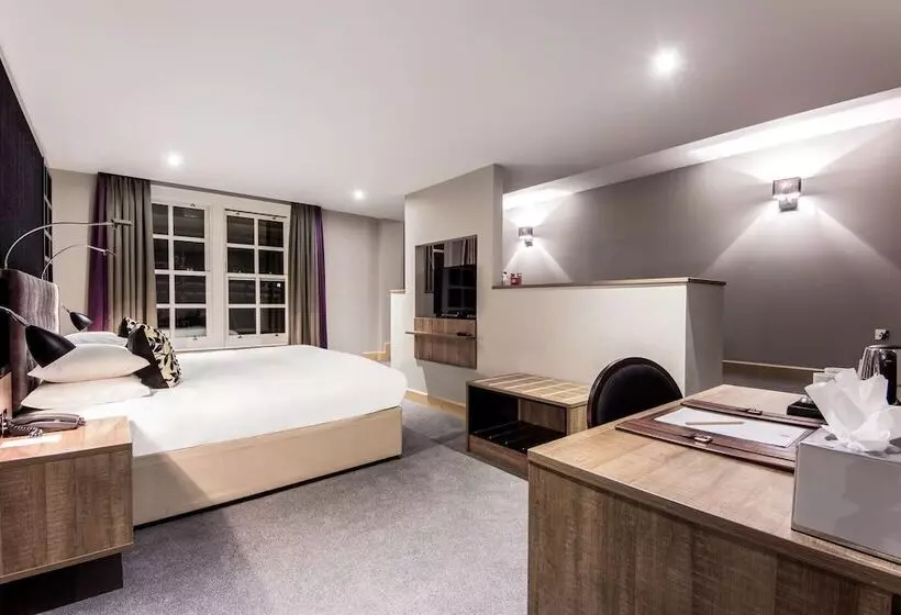 Courthouse Hotel London