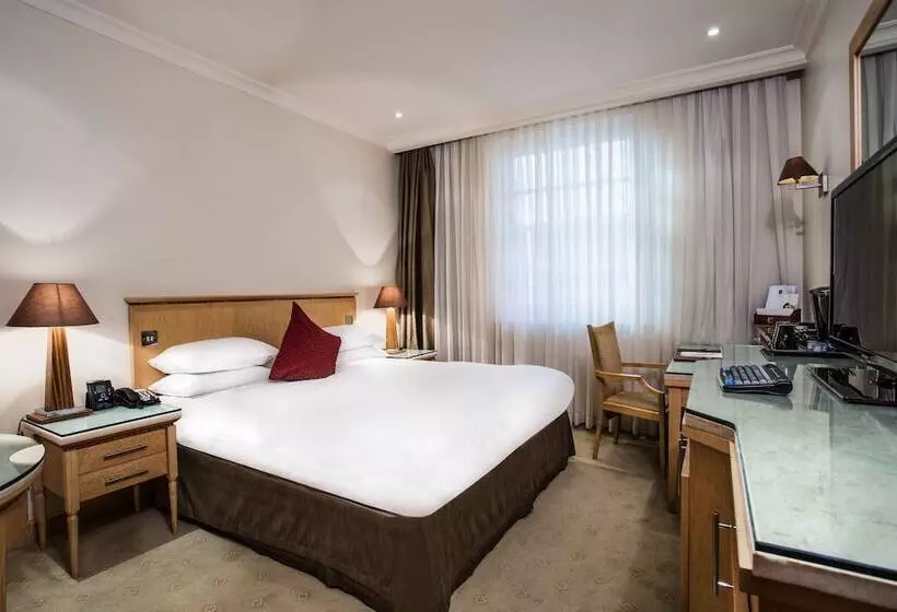 Courthouse Hotel London