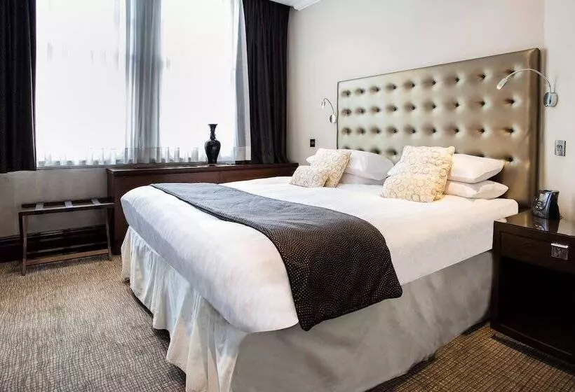 Courthouse Hotel London