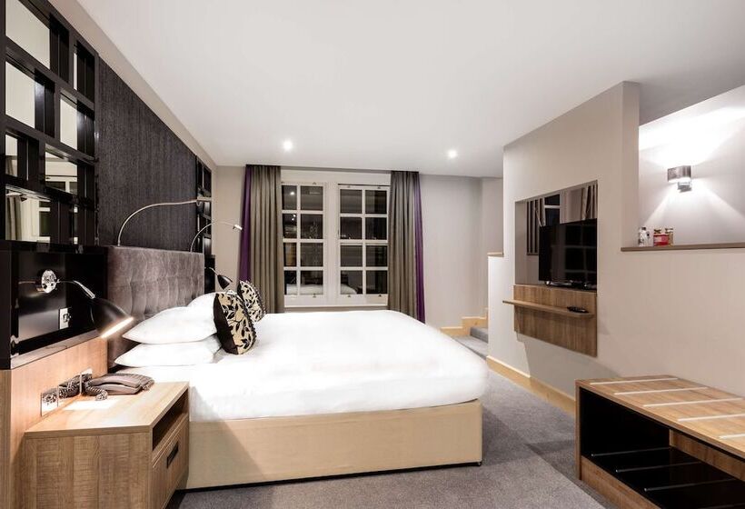 Courthouse Hotel London