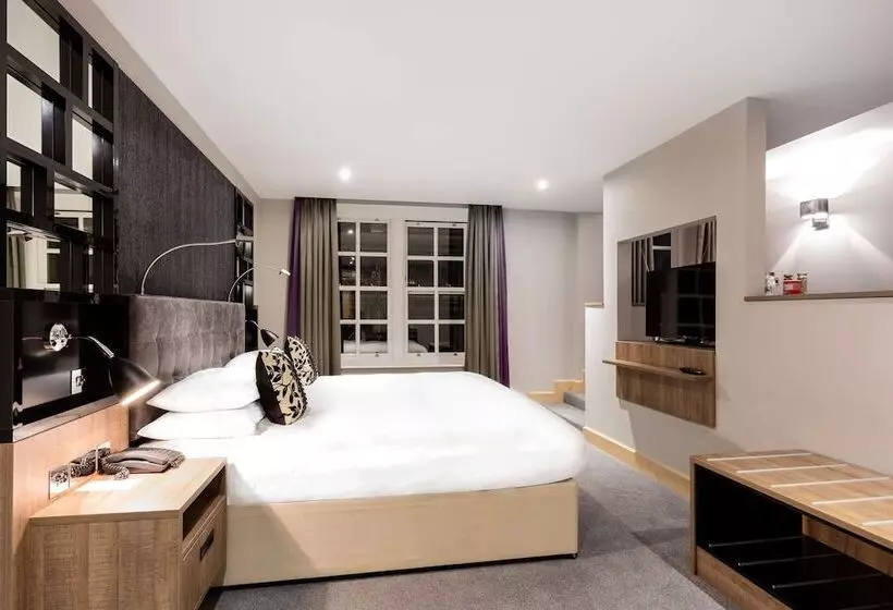 Courthouse Hotel London