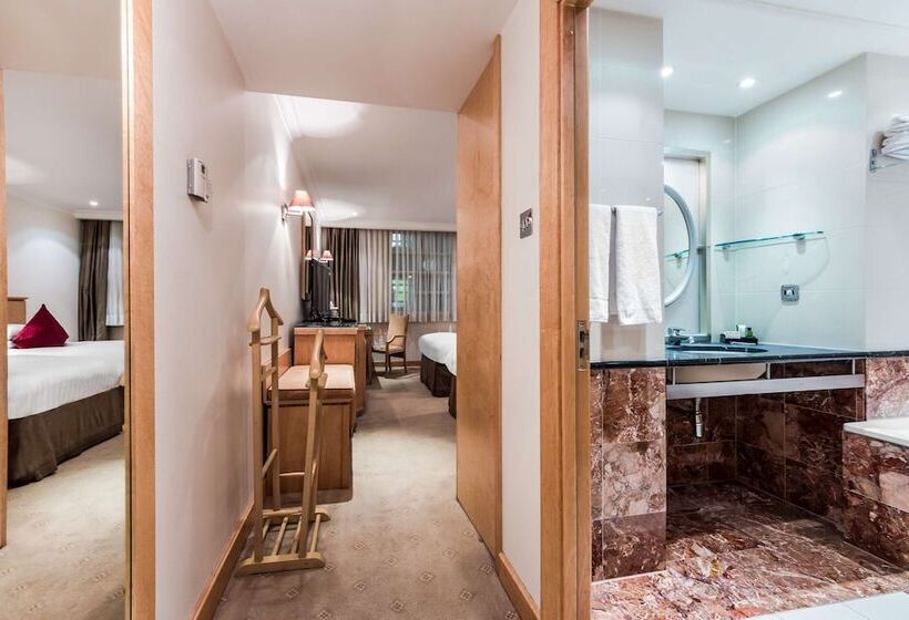 Courthouse Hotel London