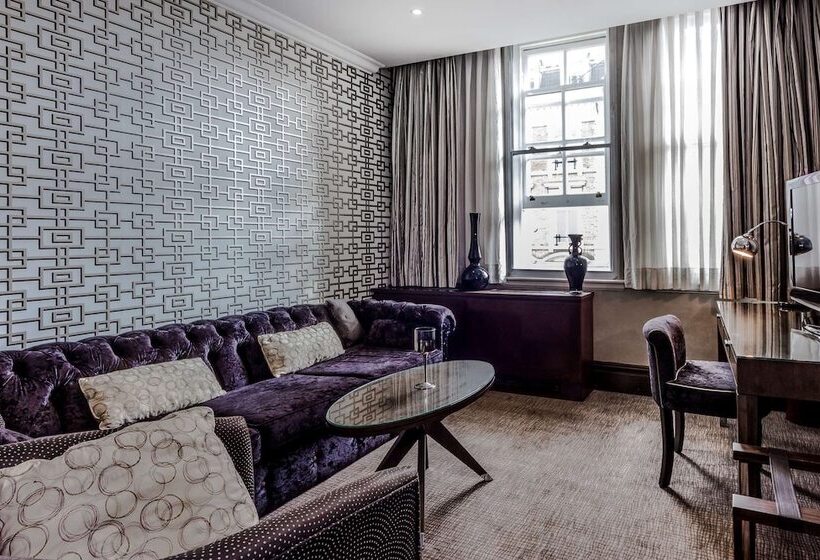 Courthouse Hotel London