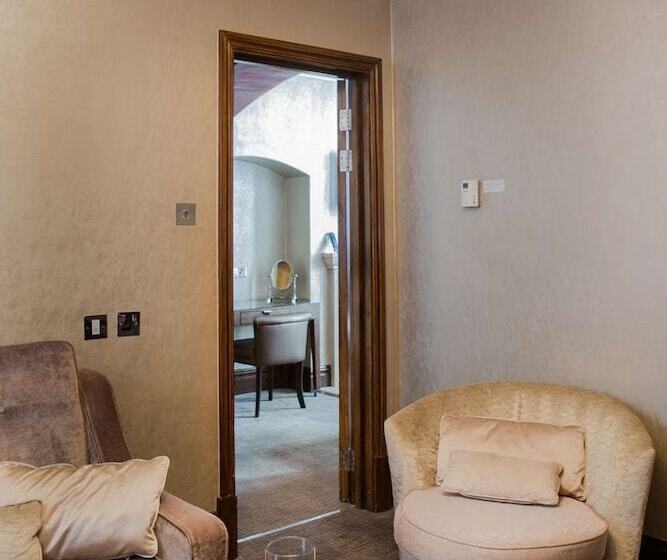 Courthouse Hotel London