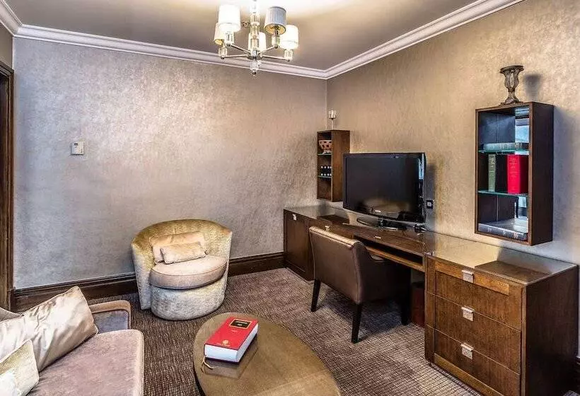 Courthouse Hotel London