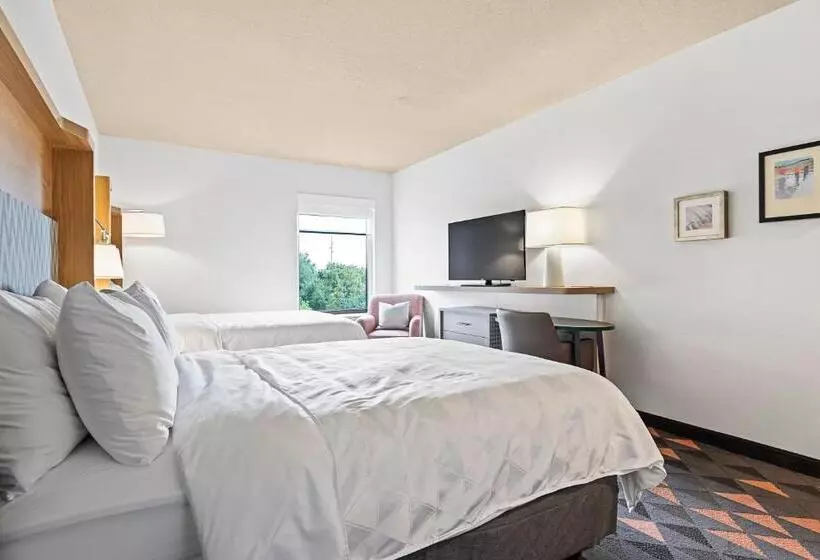 בית מלון כפרי Holiday Inn   St. Petersburg West, An Ihg