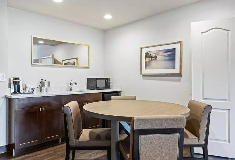 בית מלון כפרי Holiday Inn   St. Petersburg West, An Ihg