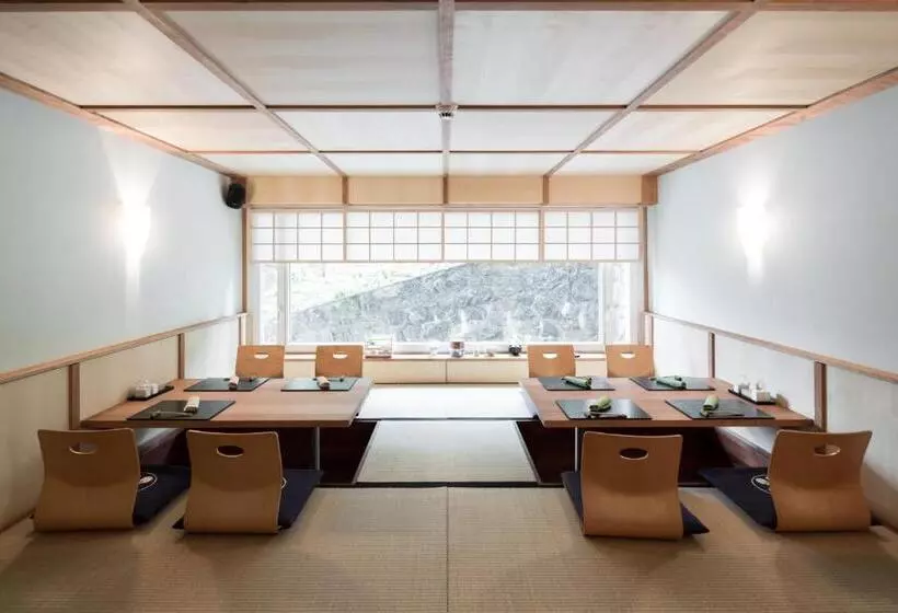 ホテル Hôtel Ecureuil Villars