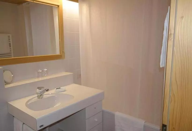 ホテル Hôtel Ecureuil Villars