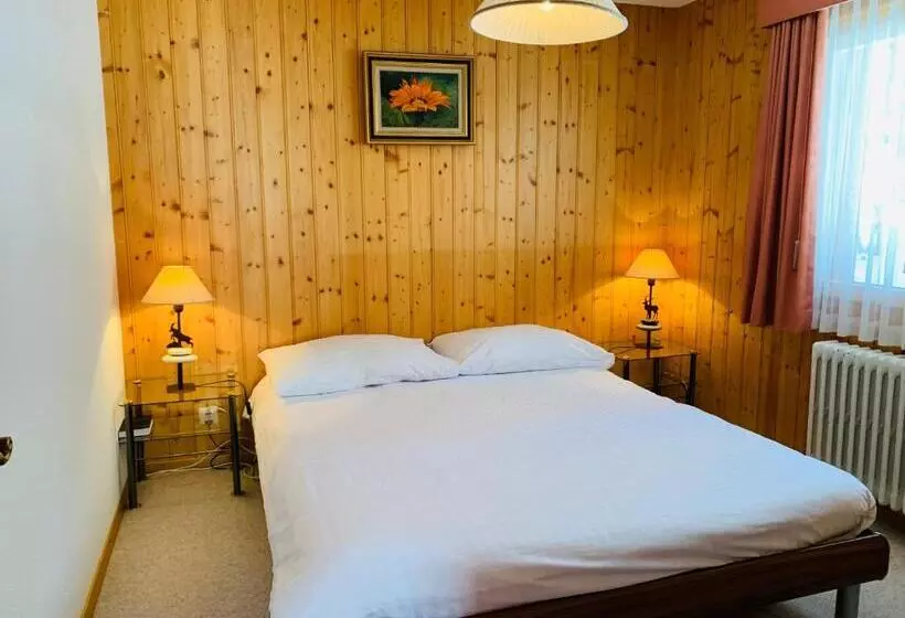 ホテル Hôtel Ecureuil Villars