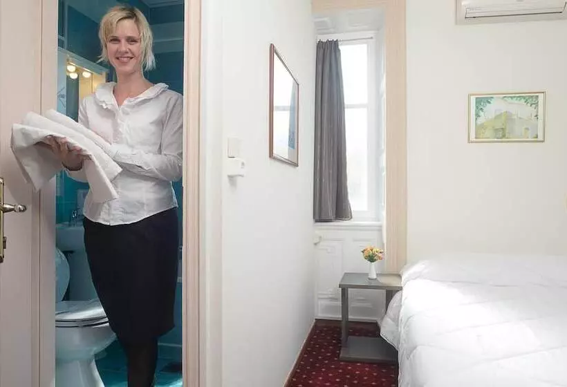 ホテル Konstantinoupolis