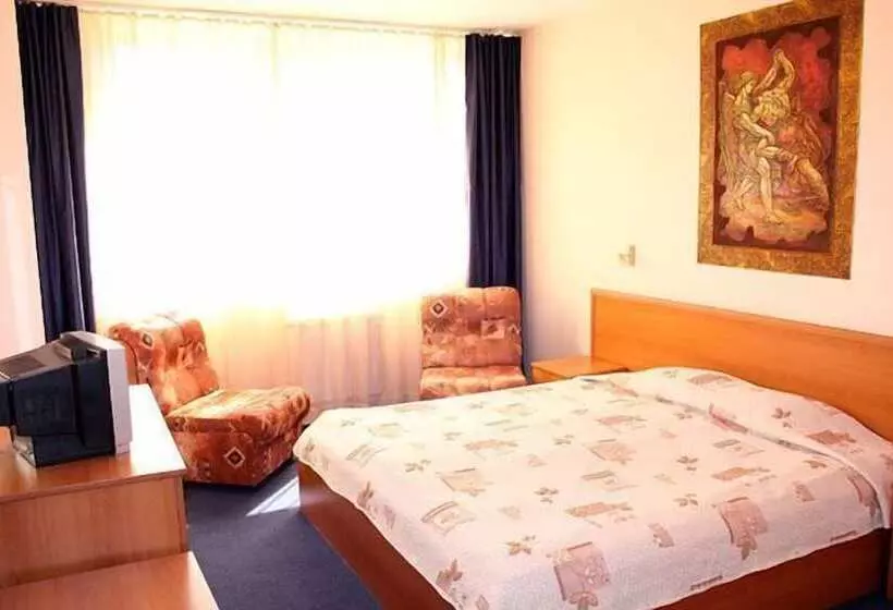 בית מלון כפרי Central Plaza