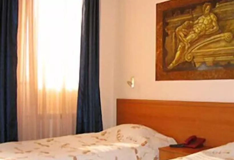 בית מלון כפרי Central Plaza