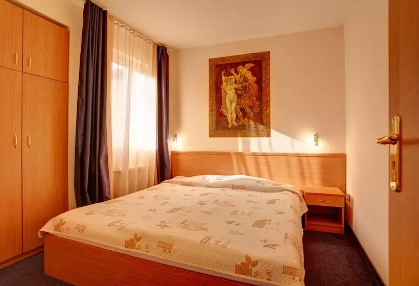 בית מלון כפרי Central Plaza