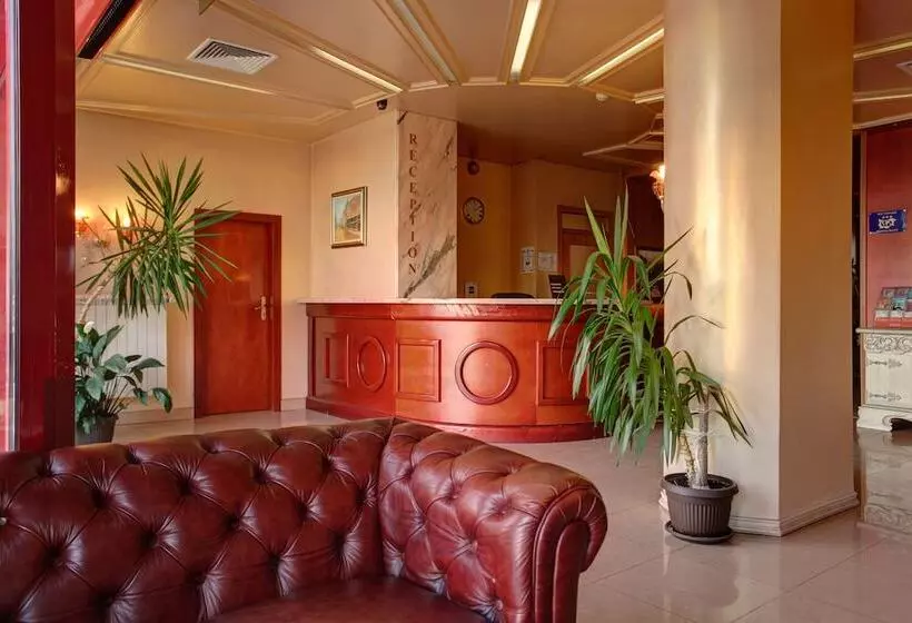 בית מלון כפרי Central Plaza