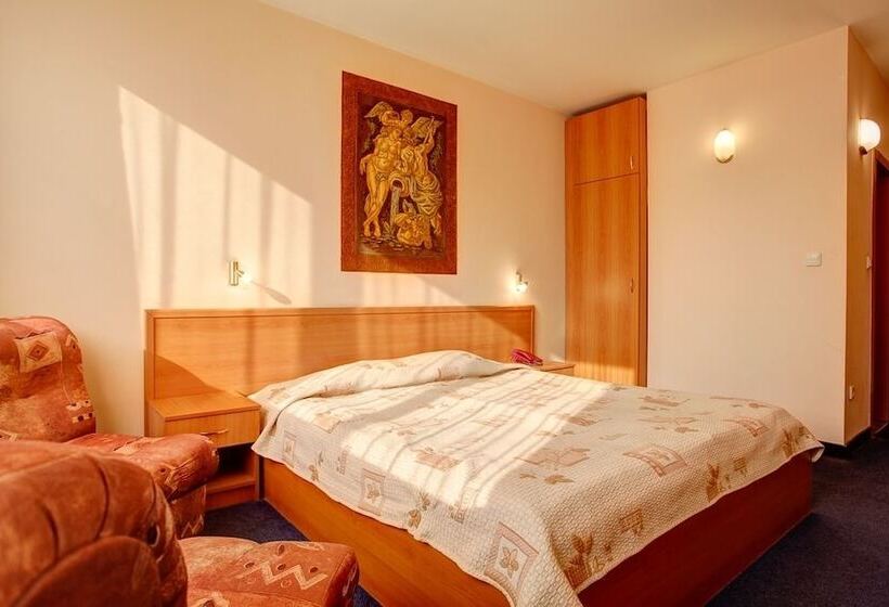 Отель Central Plaza