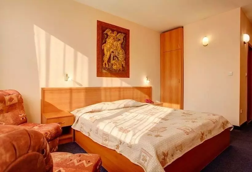 בית מלון כפרי Central Plaza