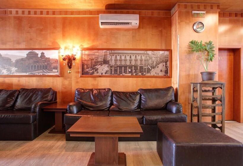 Отель Central Plaza