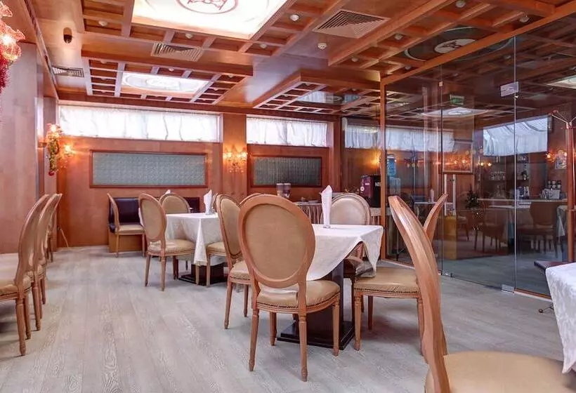 בית מלון כפרי Central Plaza