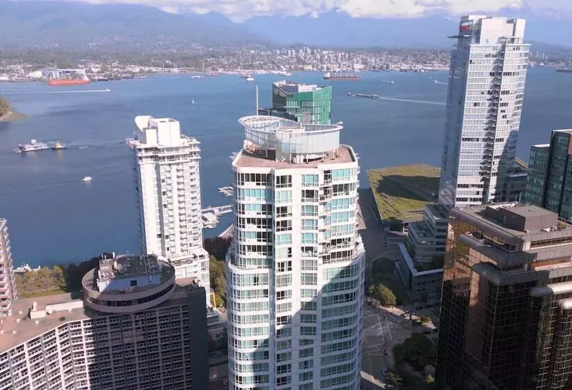 Отель Vancouver Marriott Pinnacle Downtown