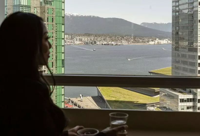 Отель Vancouver Marriott Pinnacle Downtown