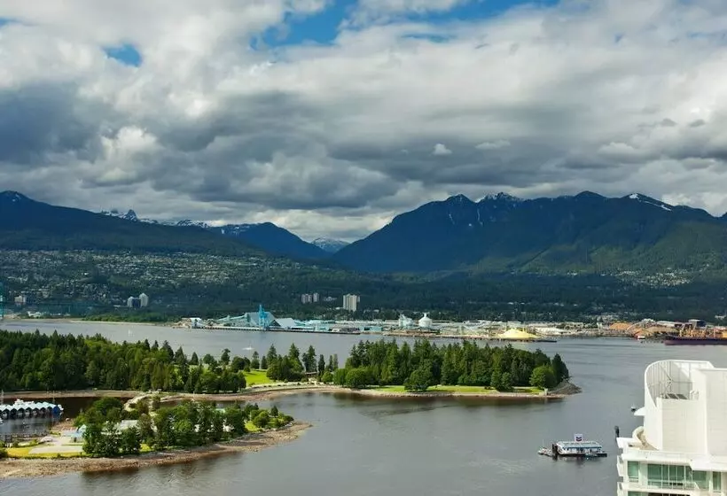 Отель Vancouver Marriott Pinnacle Downtown