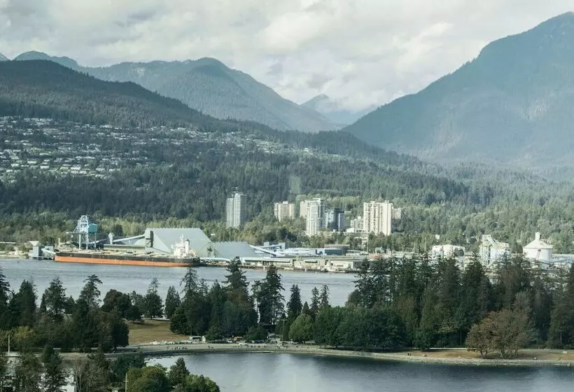 Отель Vancouver Marriott Pinnacle Downtown