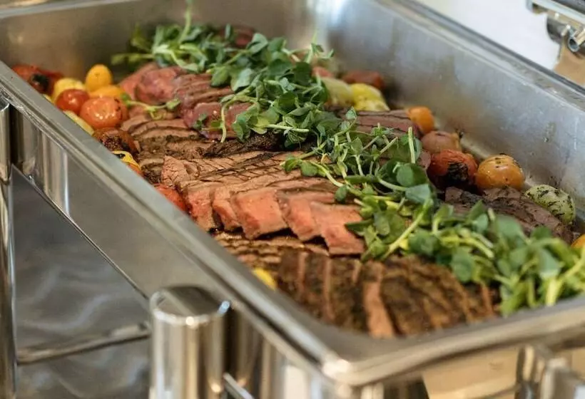 Отель Vancouver Marriott Pinnacle Downtown