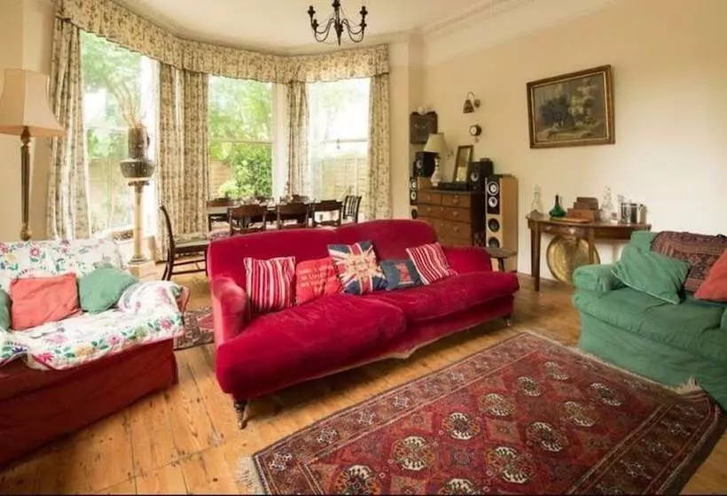 اقامتگاه Kynsham House